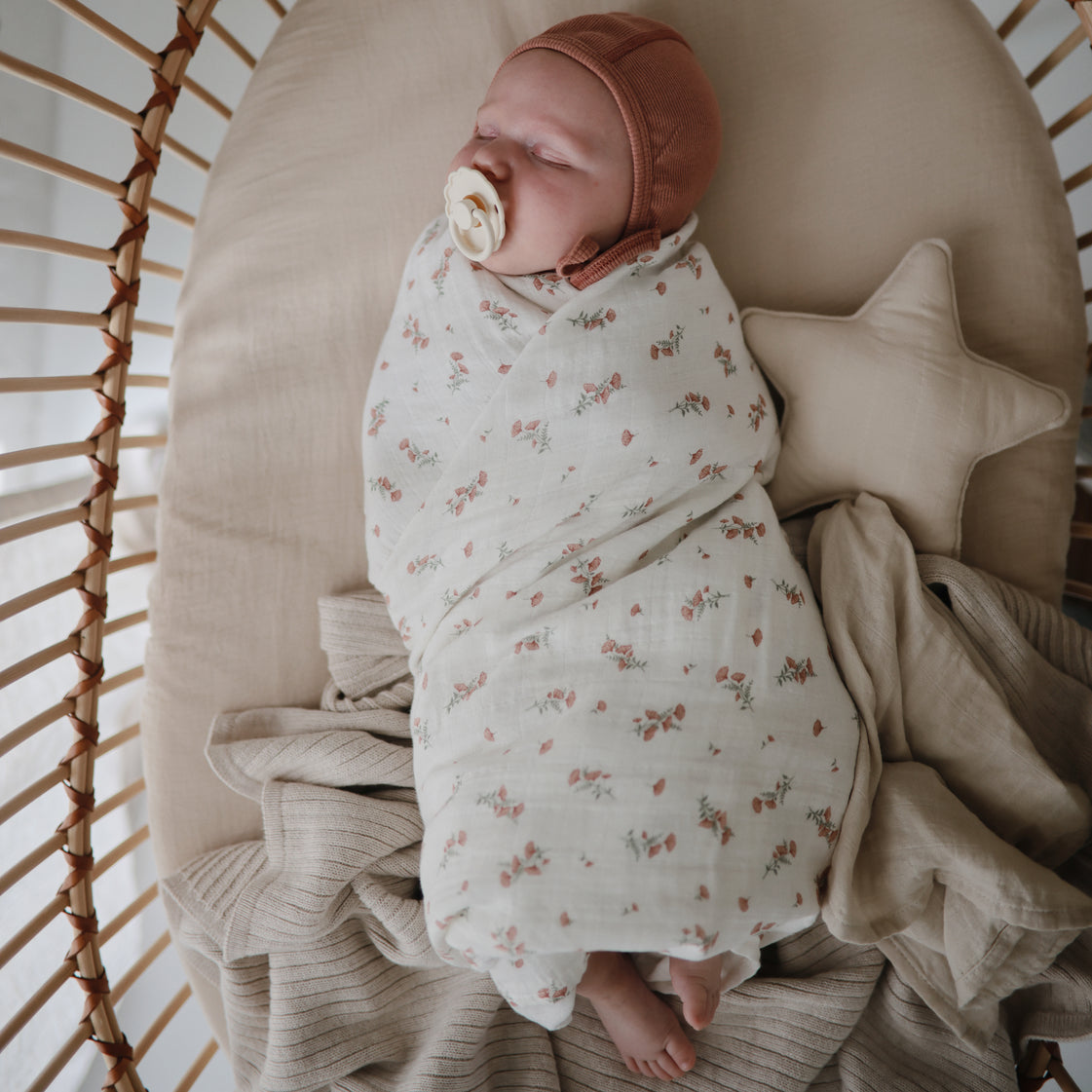 Mushie Organic Cotton Muslin Swaddle - Pink Floral